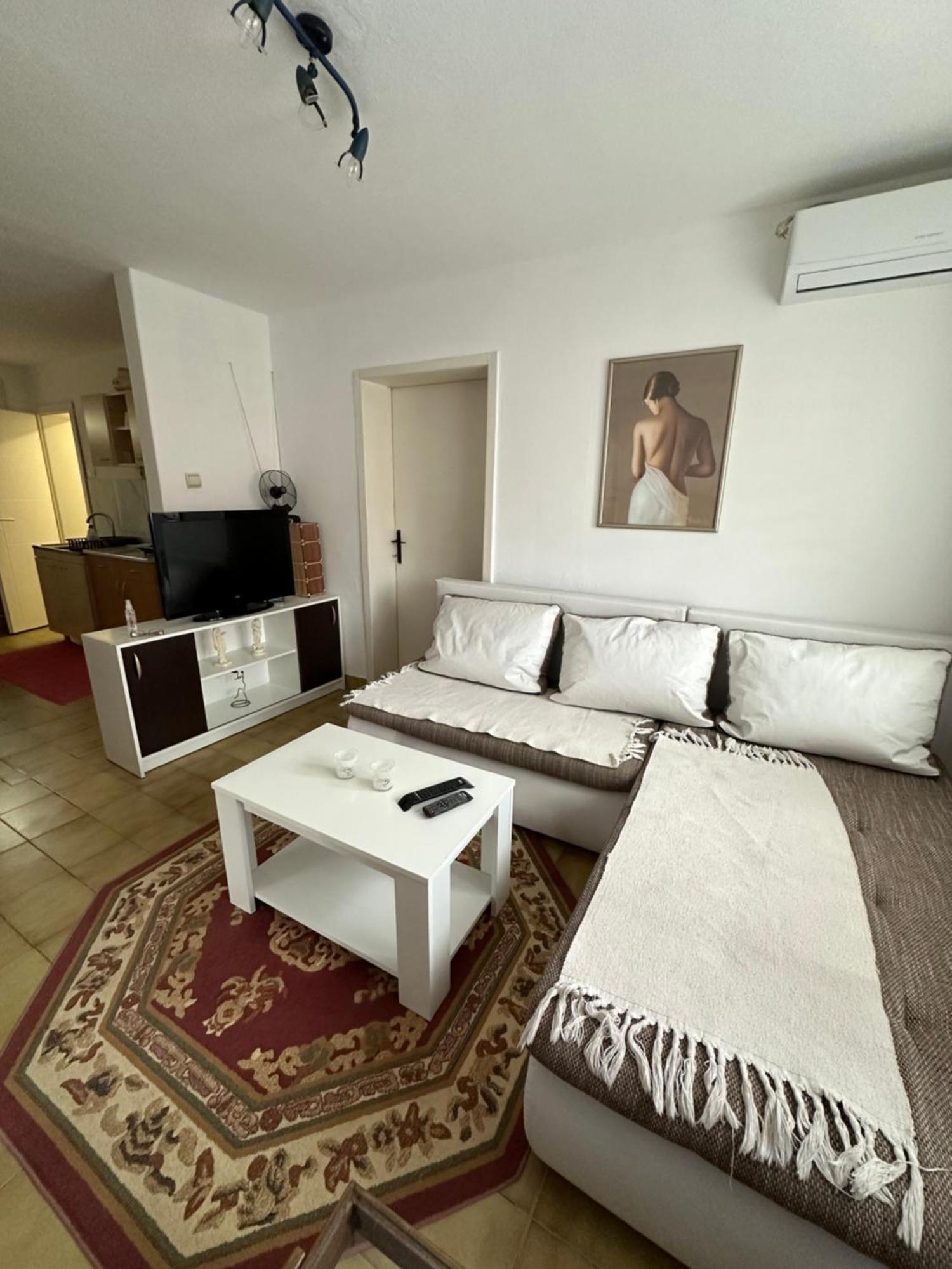Day & Night Apartment Cuprija Exterior photo