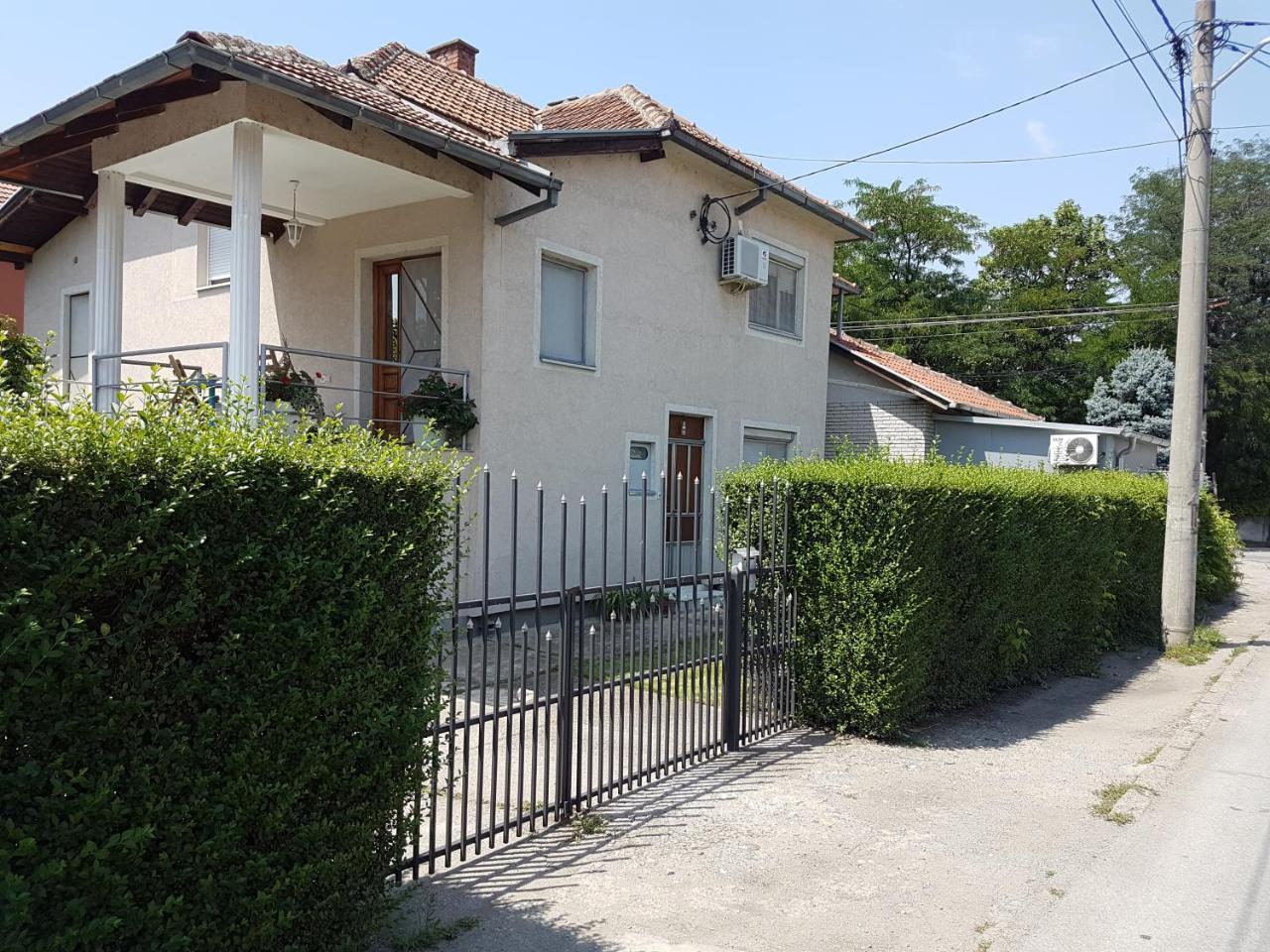 Day & Night Apartment Cuprija Exterior photo